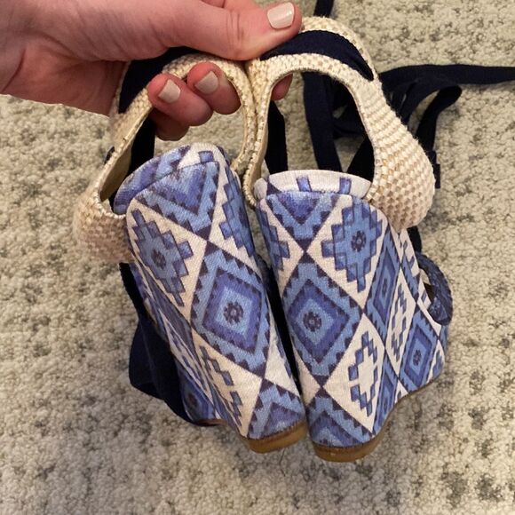 💙 Theodora Callum Biarritz Holiday Wedges in Blue and White - Picture 5 of 9